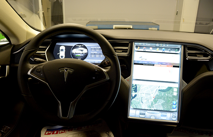 Tesla S85